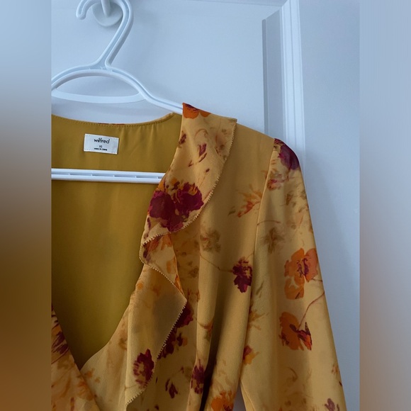 Aritzia Wilfred Louise floral wrap dress - Picture 3 of 3